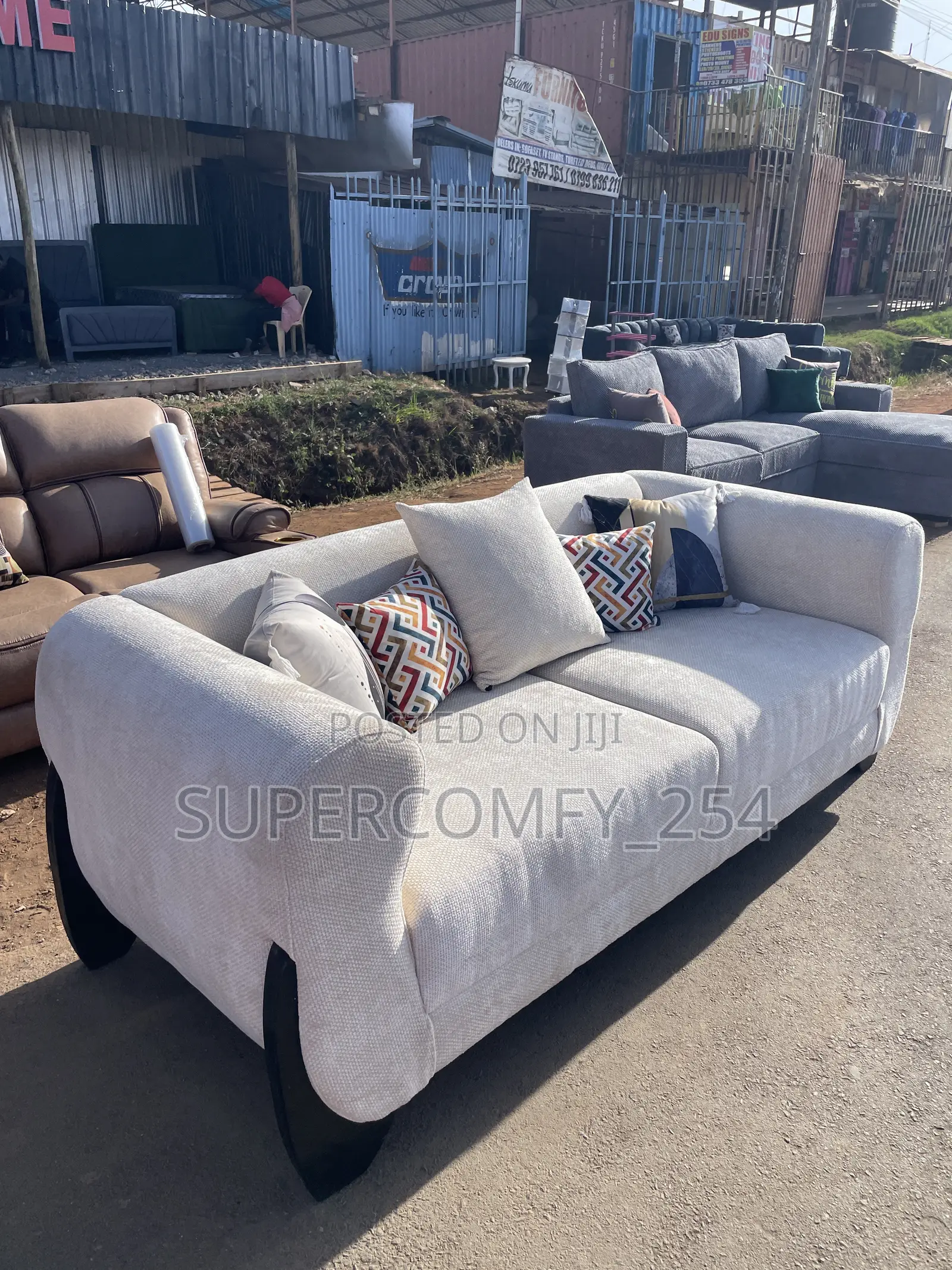 Boomerang Mahogany Stands Classic Sofa!!