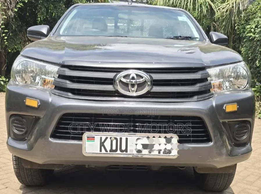 Toyota Hilux 2024 Gray