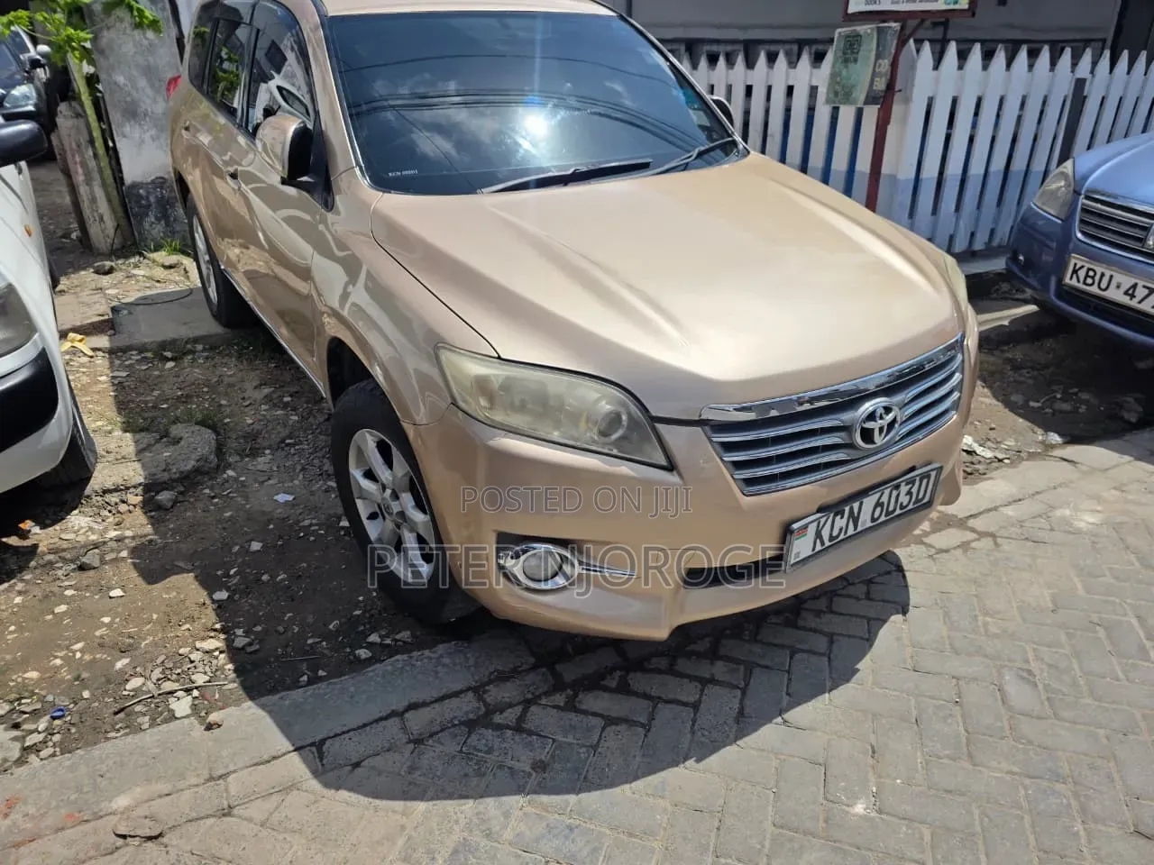 Toyota Vanguard 2012 Gold