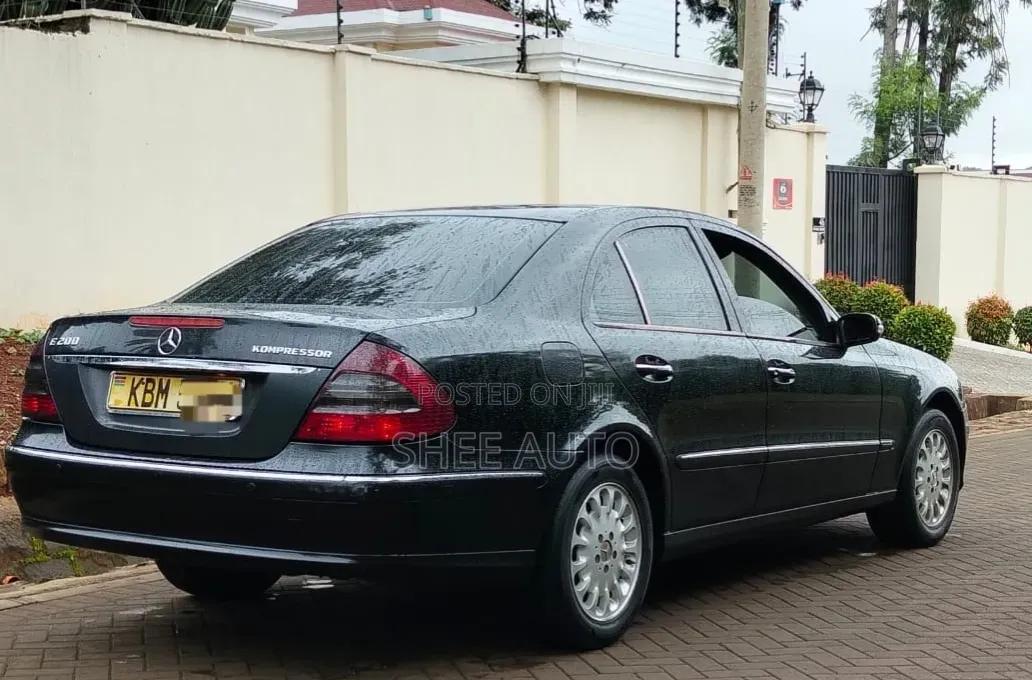 Mercedes-Benz E200 2023 Black