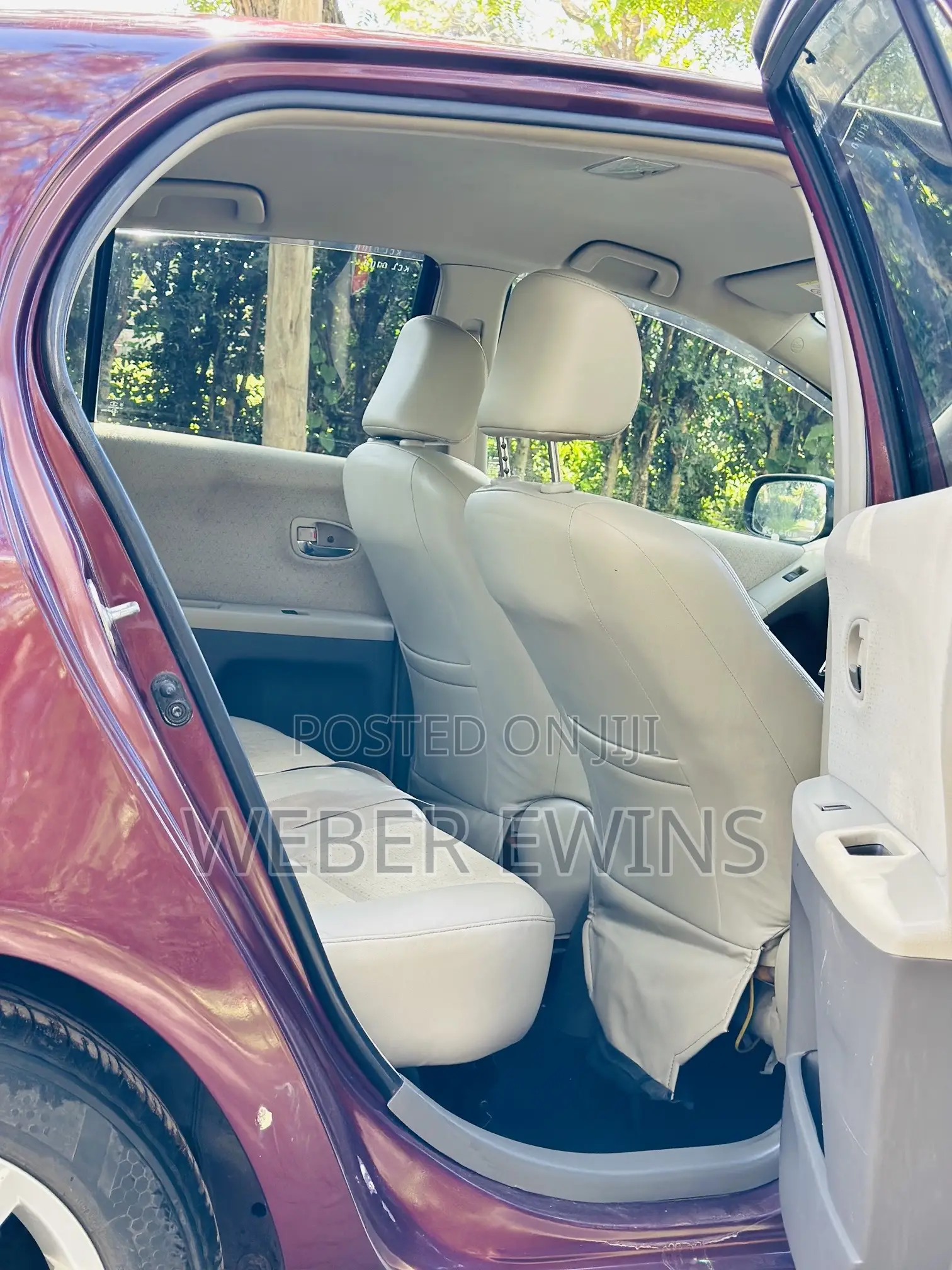 Toyota Vitz 1.3 AWD 5dr 2010 Maroon