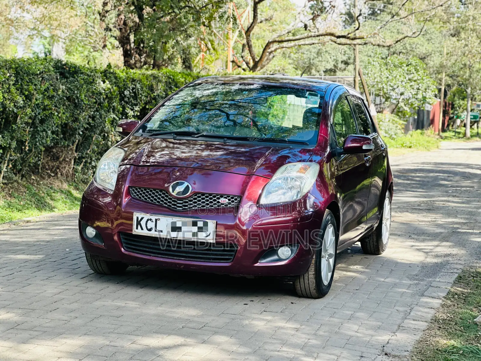 Toyota Vitz 1.3 AWD 5dr 2010 Maroon