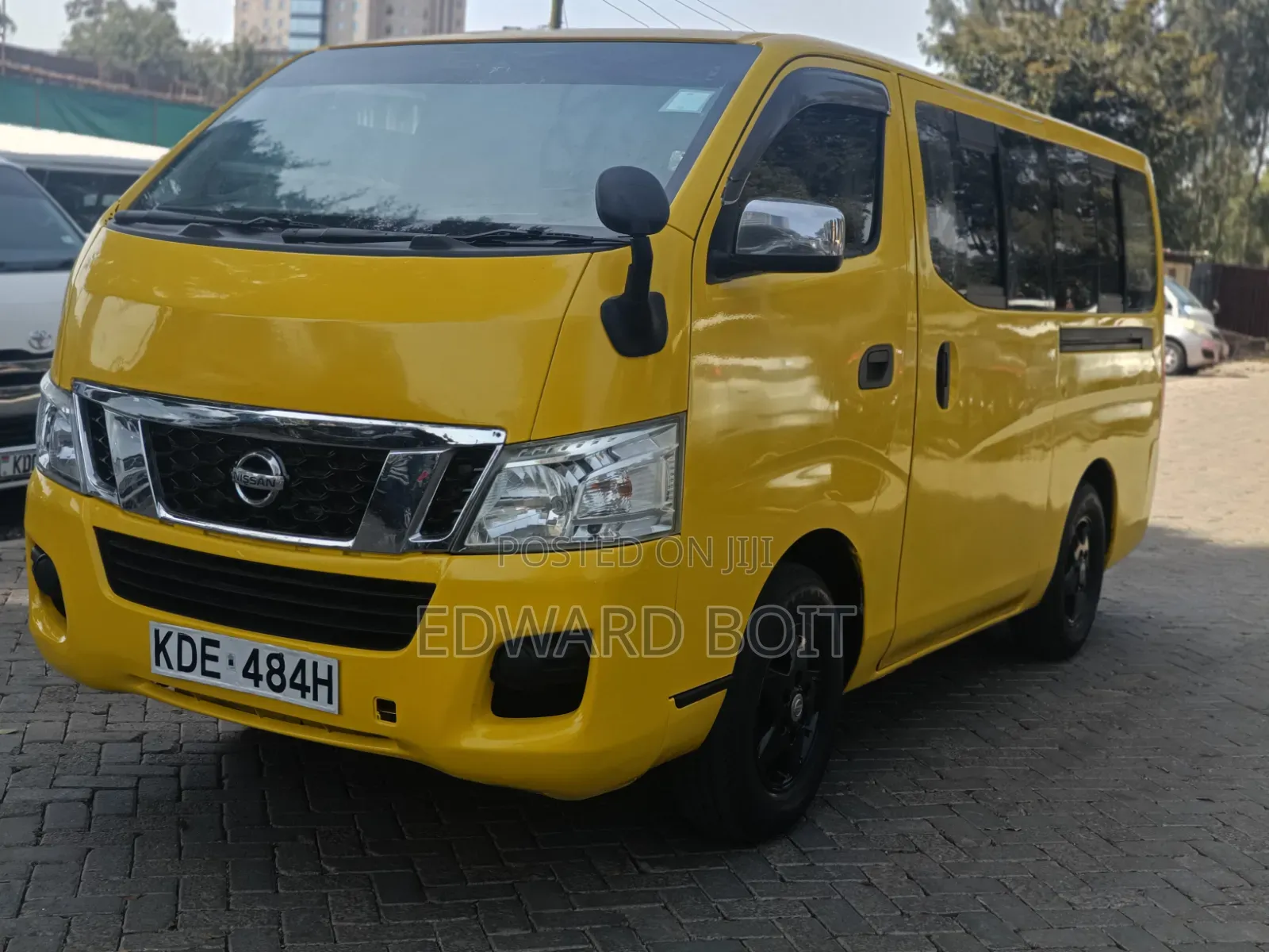 Nissan Caravan (Urvan) 2013 Yellow