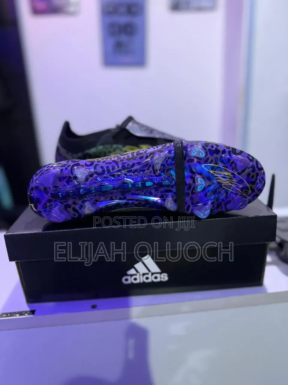 Adidas Predator Elite Fold-Over Tongue Kaká Signature Football Boot.