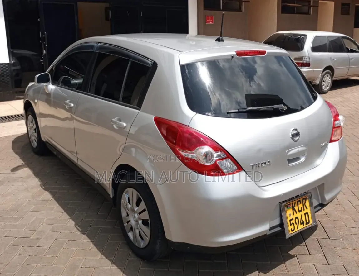Nissan Tiida 2012 Silver