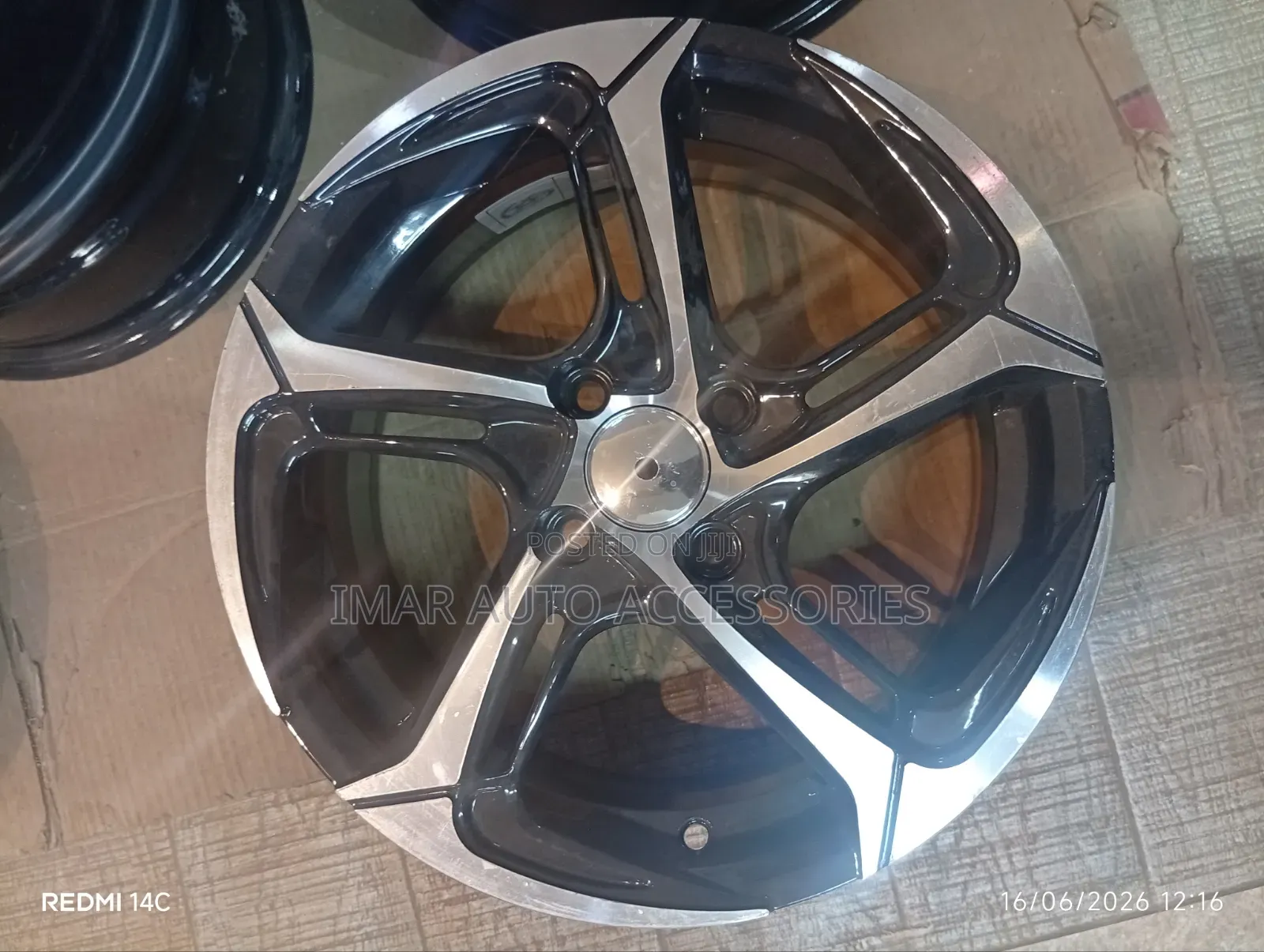 15-Inch Dual-Tone Sports Alloy Wheel - Star Design