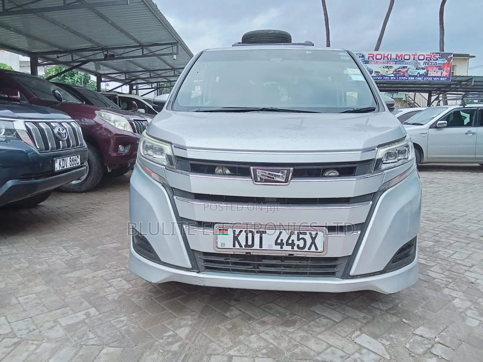 Toyota Noah 2017 Silver