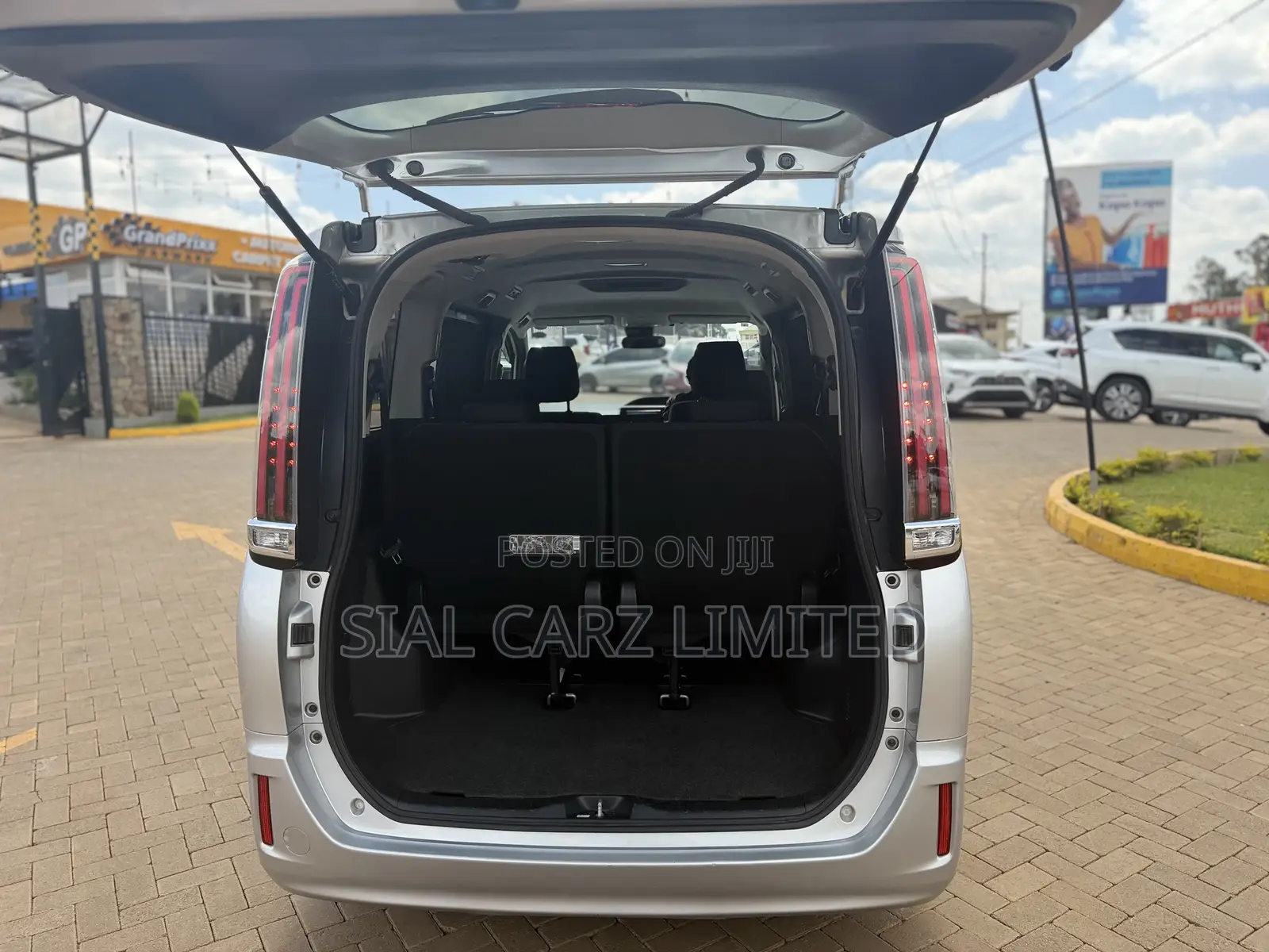 Toyota Noah 2.0 FWD (8 Seater) 2020 Silver
