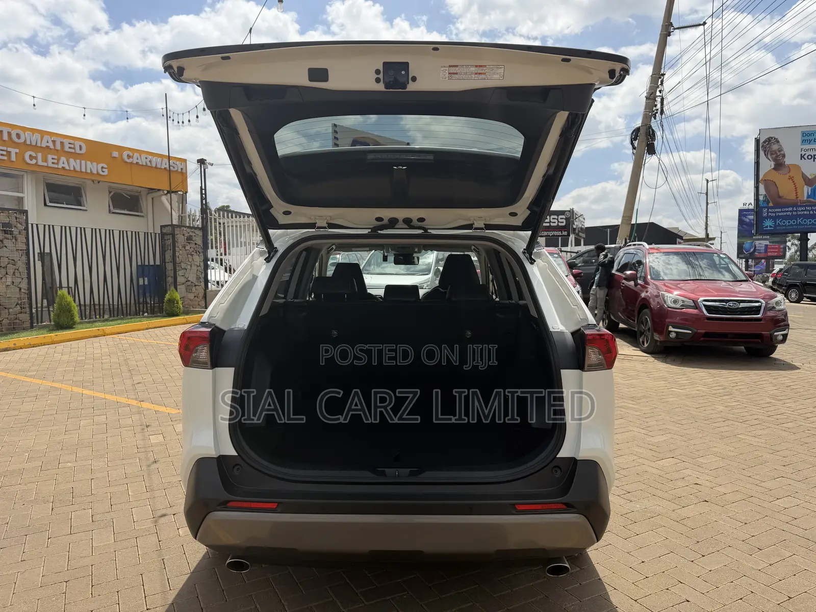Toyota RAV4 XLE Premium AWD 2019 White