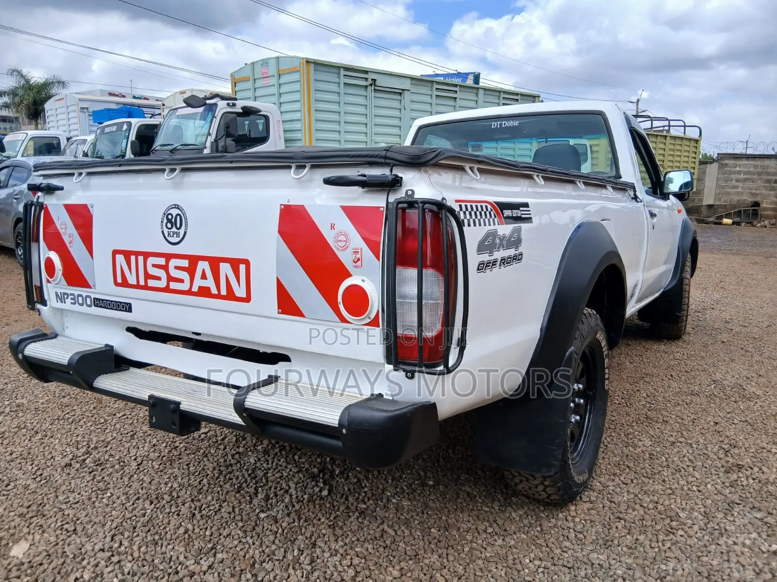 Nissan Hardbody 2009 White