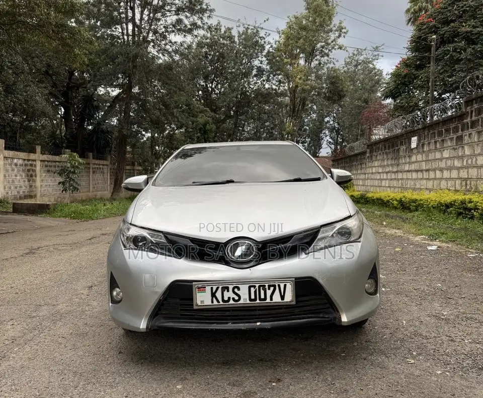 Toyota Auris 2013 Silver
