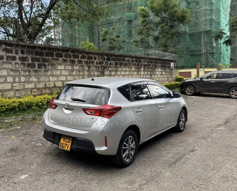 Toyota Auris 2013 Silver