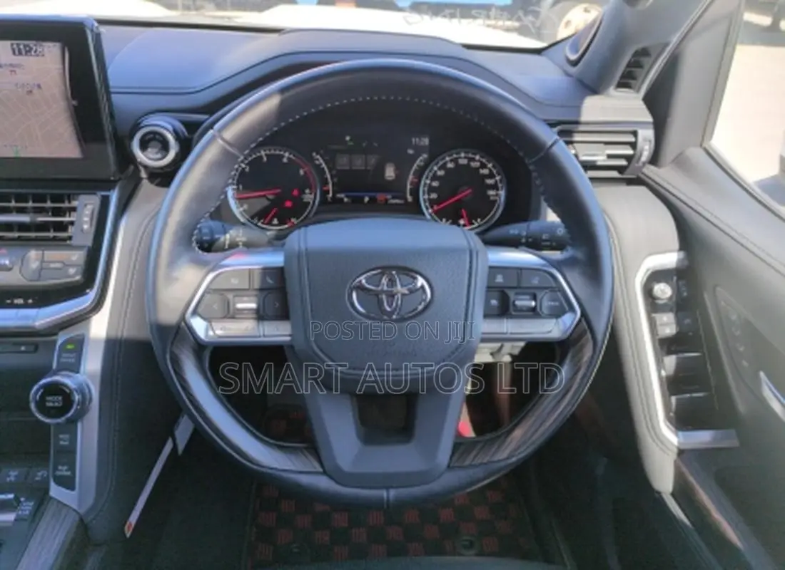 Toyota Land Cruiser LC300 2022 Off white
