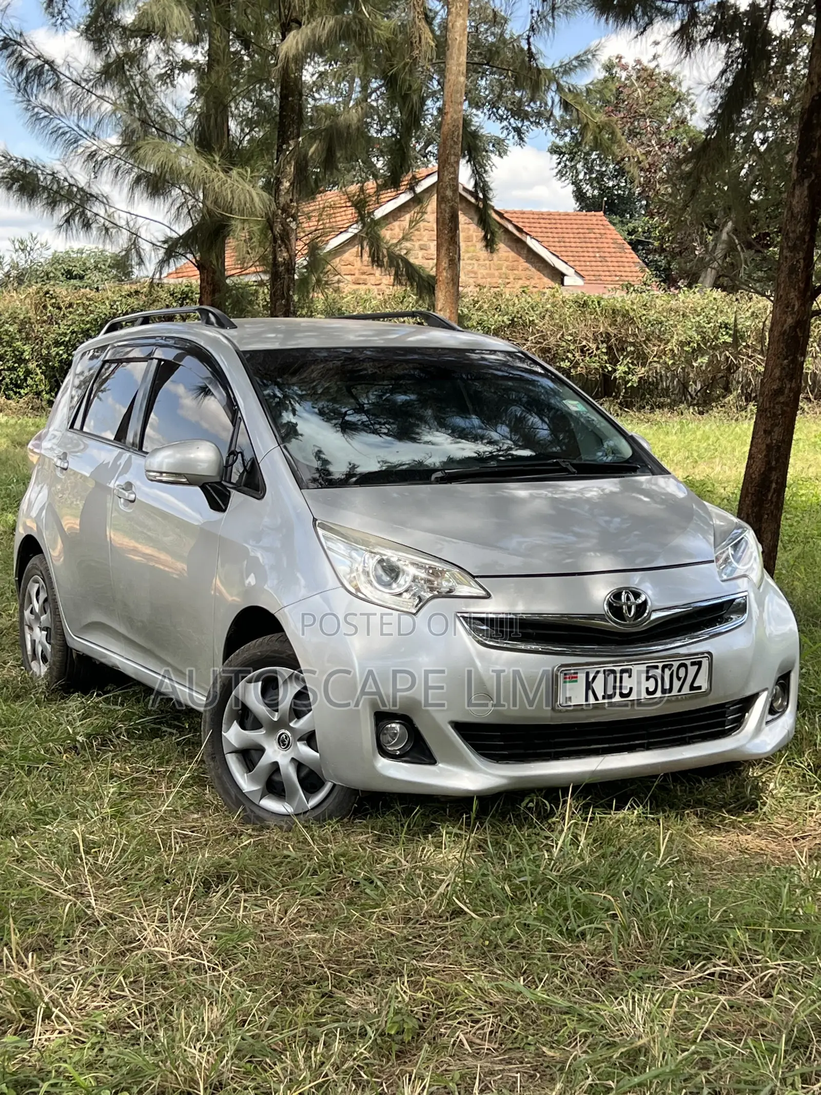 Toyota Ractis 2015 Silver
