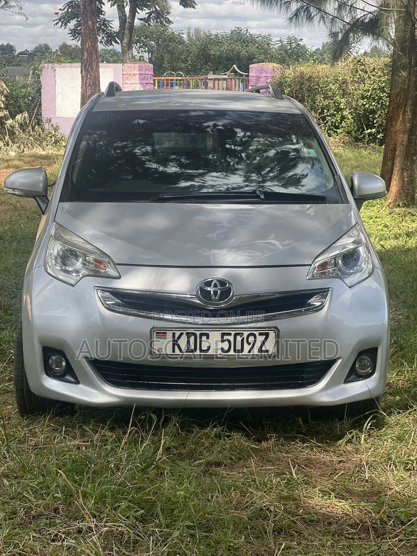 Toyota Ractis 2015 Silver