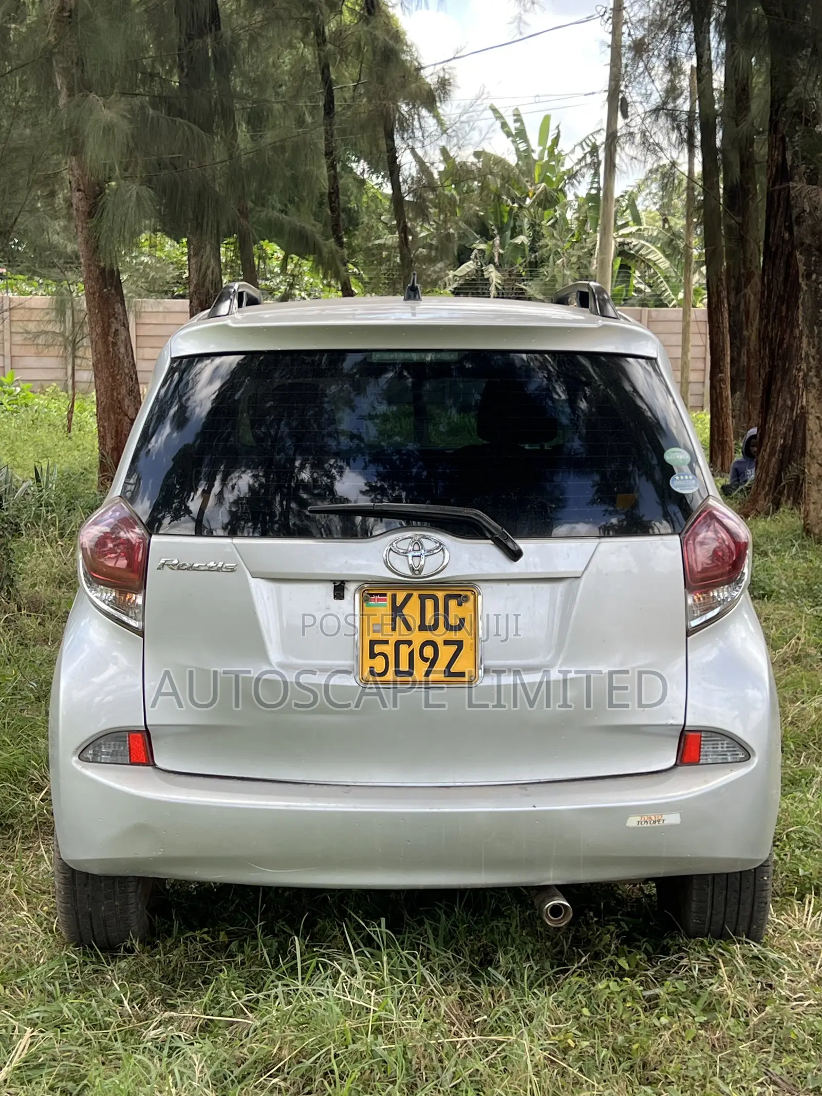 Toyota Ractis 2015 Silver
