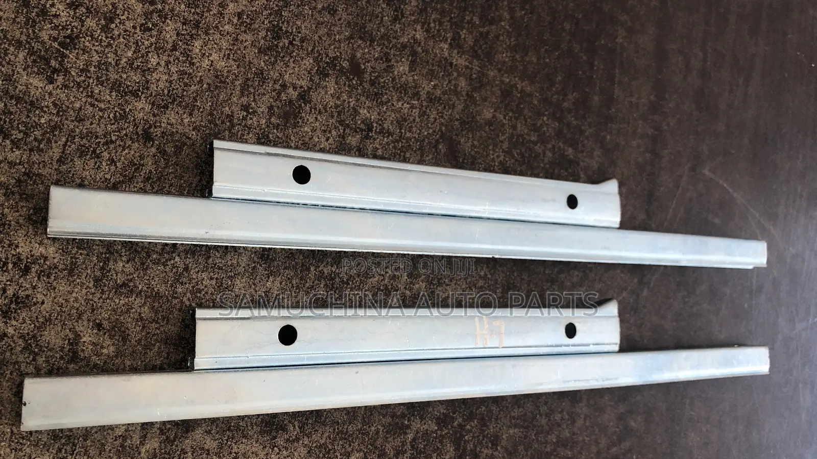 Rear Door Glass Holder {Steel} Toyota Noah