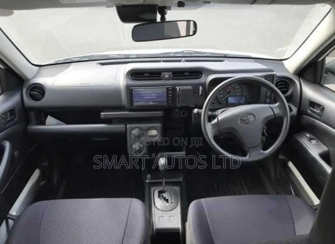 Toyota Probox 1.5 Hybrid DX Comfort 2021 Off white