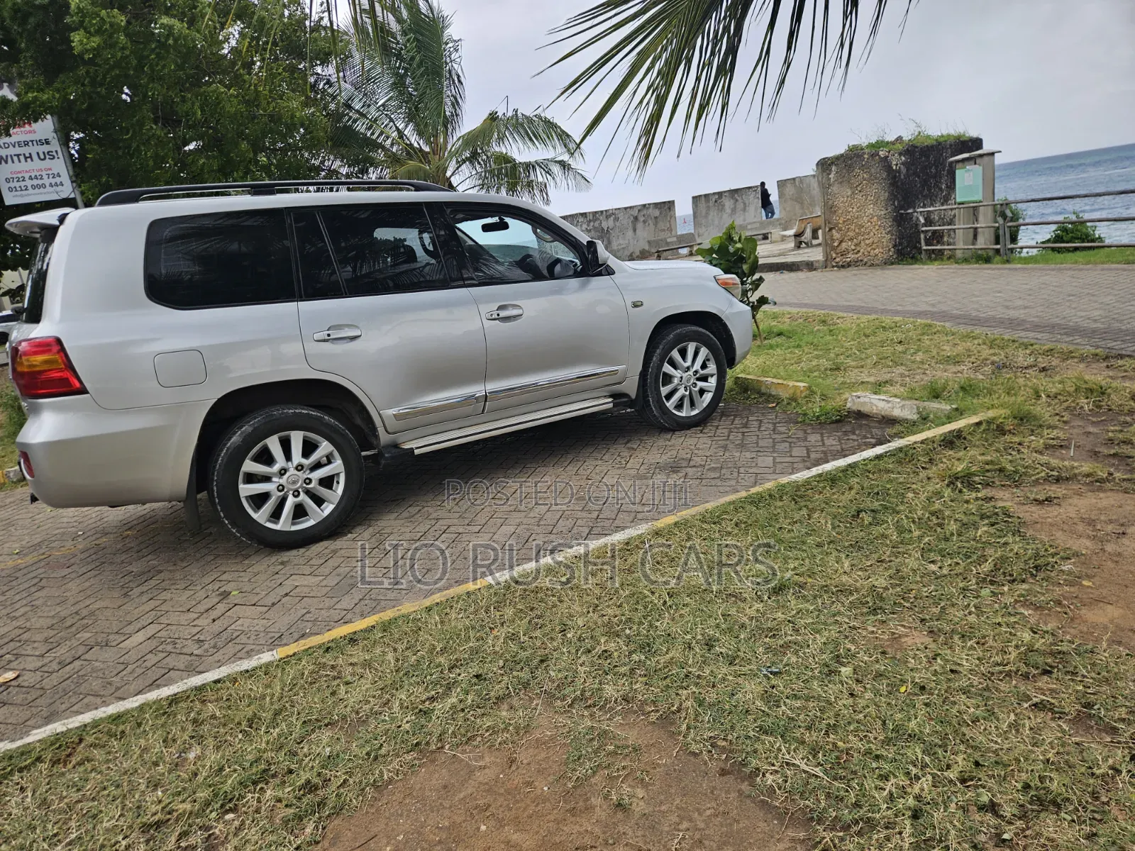 Toyota Land Cruiser 2010 Silver