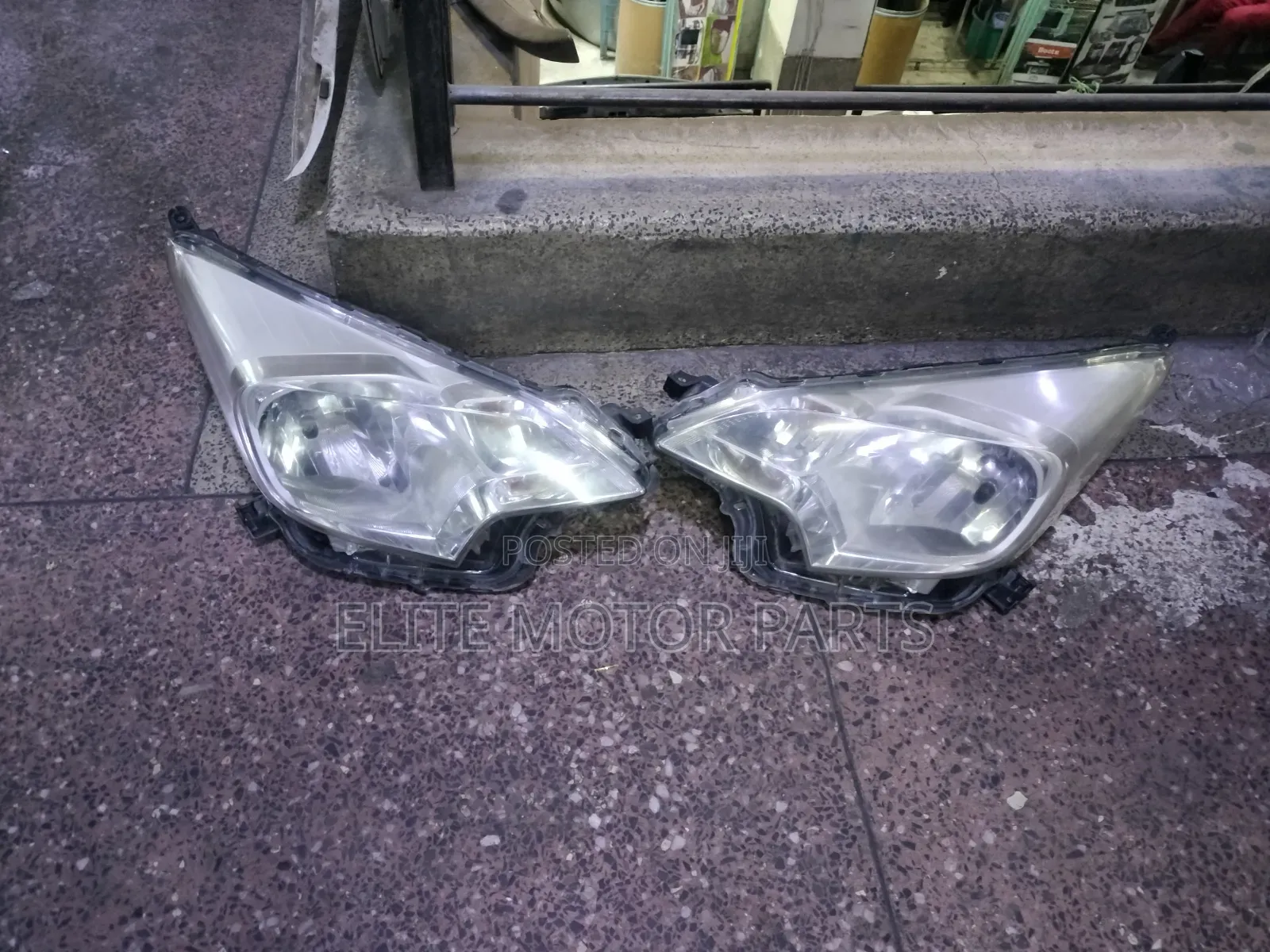Toyota Ractis 2012 Non Xenon Headlight