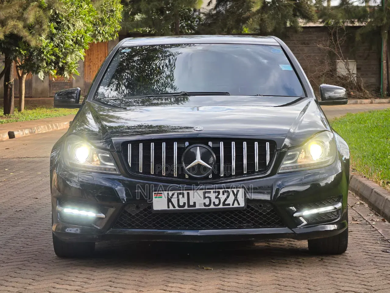 Mercedes-Benz C200 2010 Black