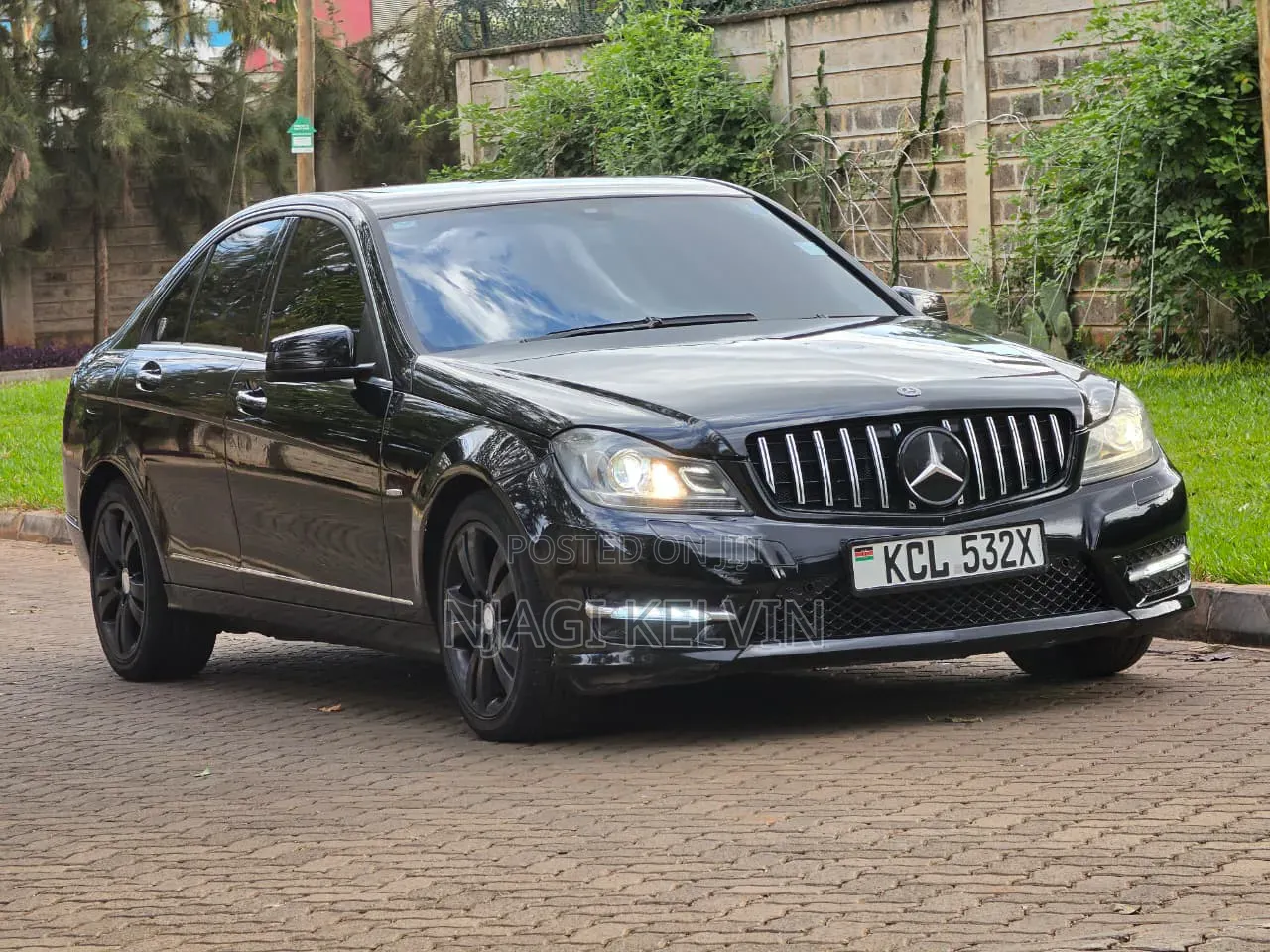 Mercedes-Benz C200 2010 Black
