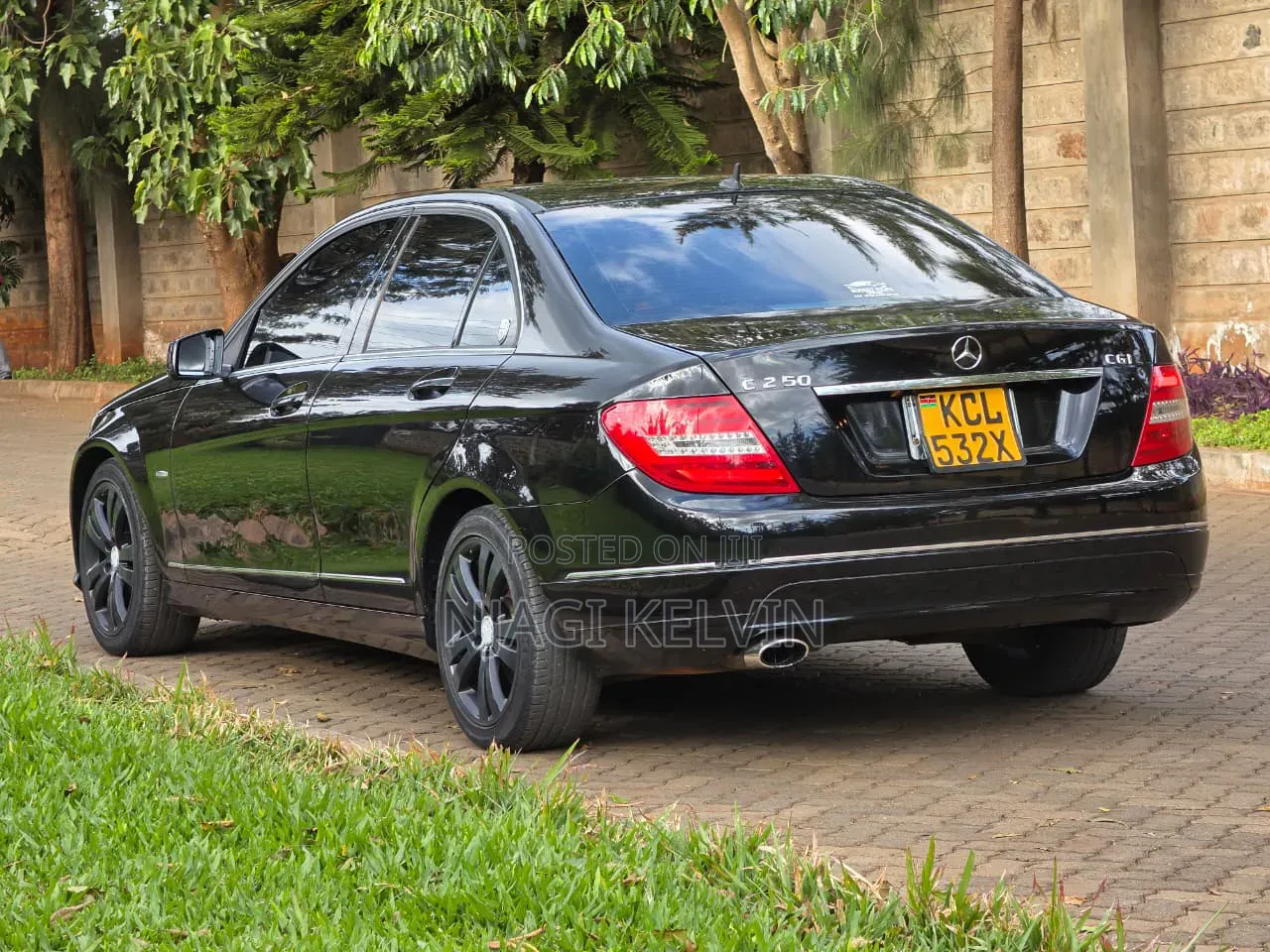 Mercedes-Benz C200 2010 Black
