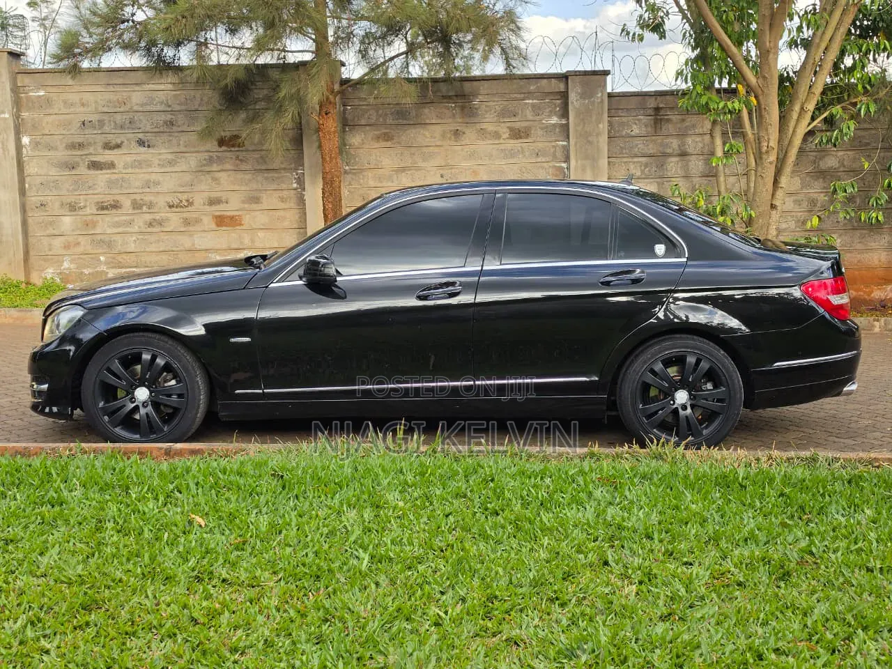 Mercedes-Benz C200 2010 Black