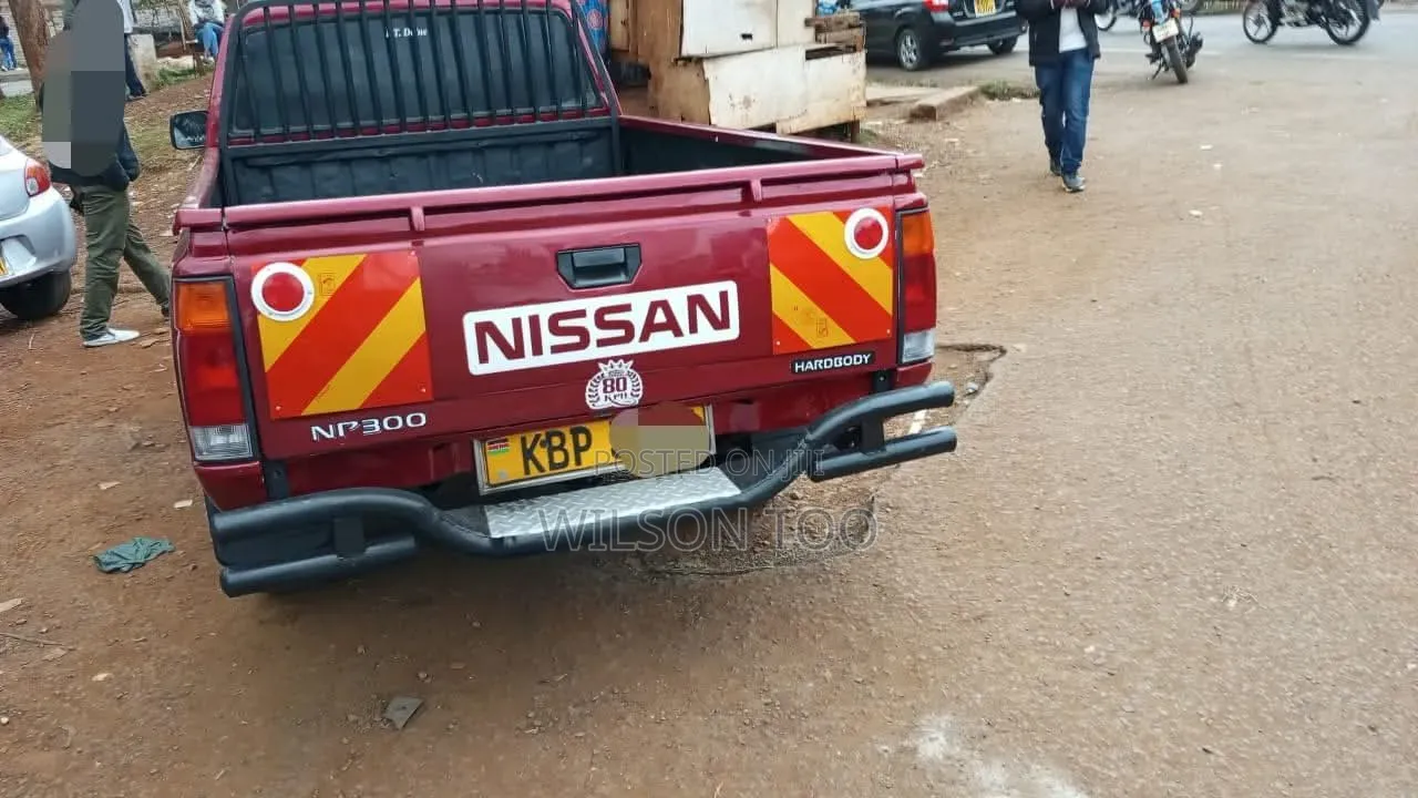 Nissan Hardbody 2014 Maroon
