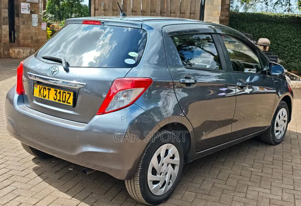 Toyota Vitz 2011 Gray