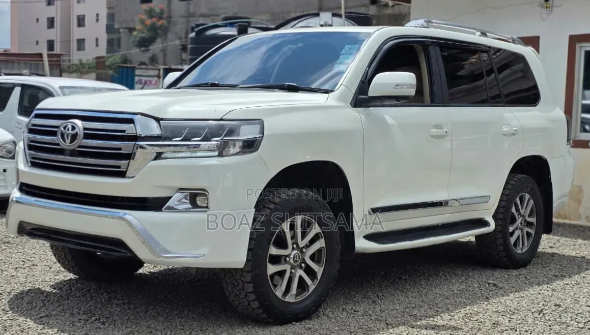 Toyota Land Cruiser 2010 White
