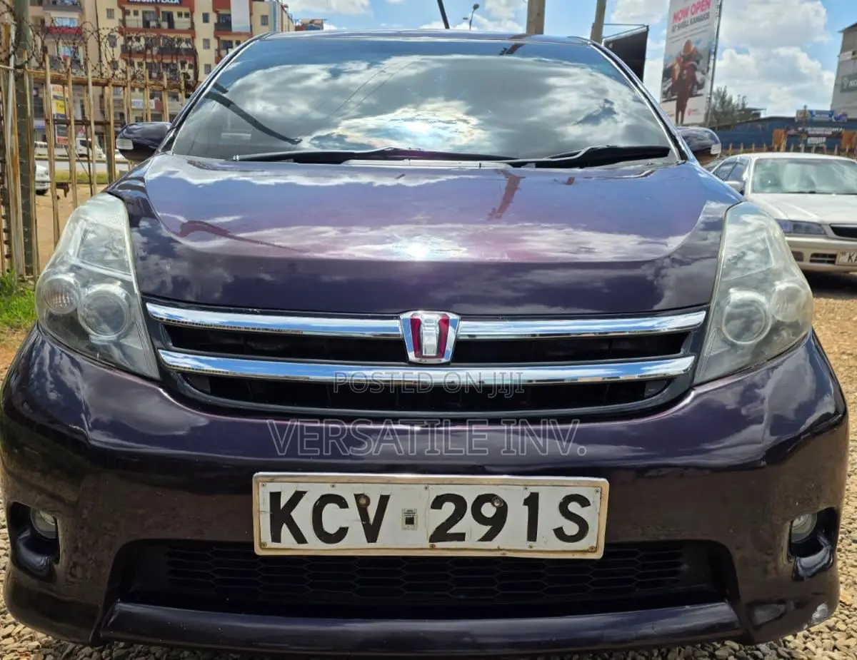 Toyota ISIS 1.8 L 2WD 2012 Purple