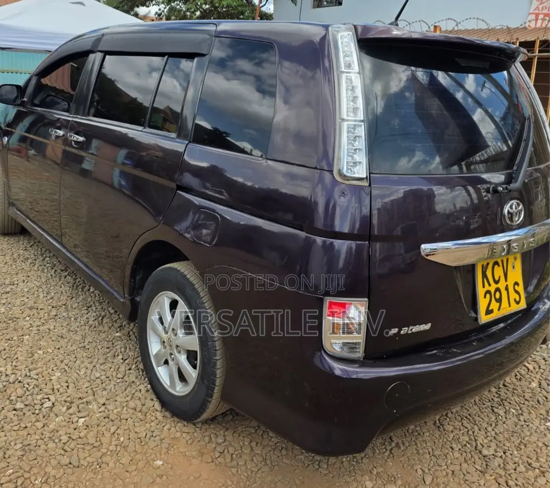 Toyota ISIS 1.8 L 2WD 2012 Purple