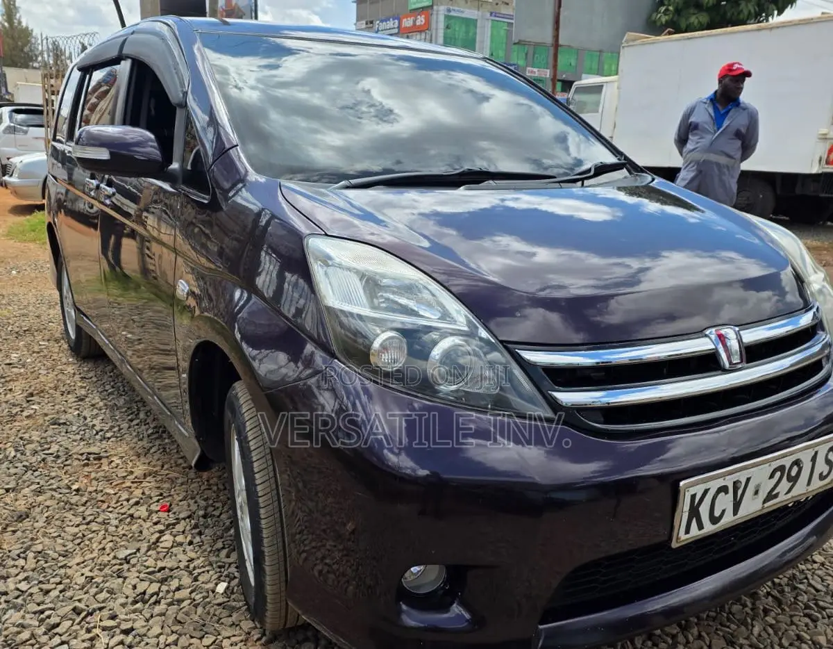 Toyota ISIS 1.8 L 2WD 2012 Purple