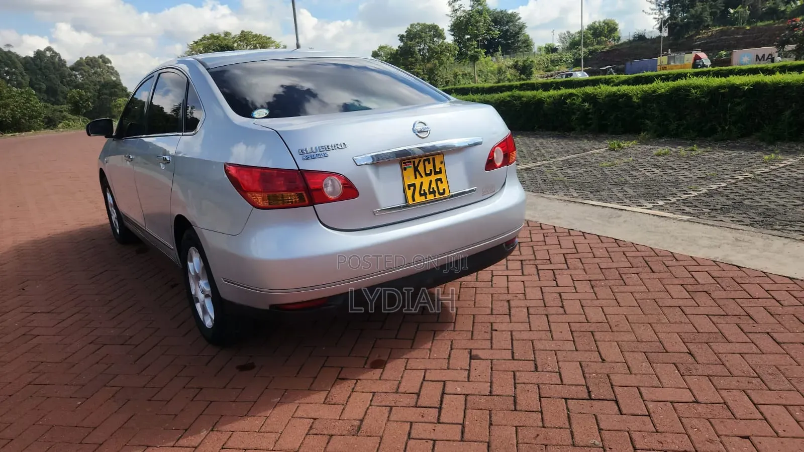 Nissan Bluebird 2010 Silver