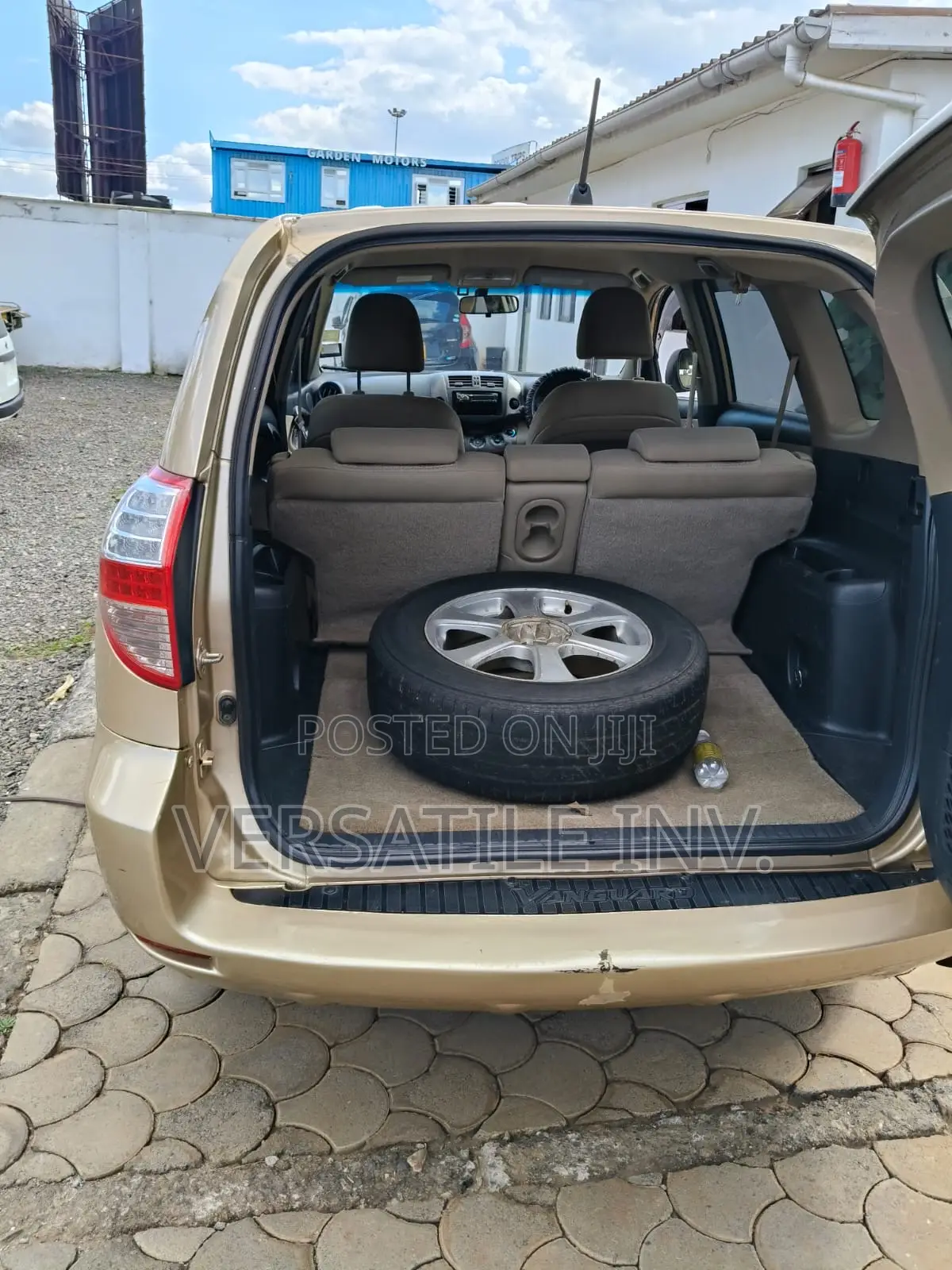 Toyota Vanguard 2011 Gold