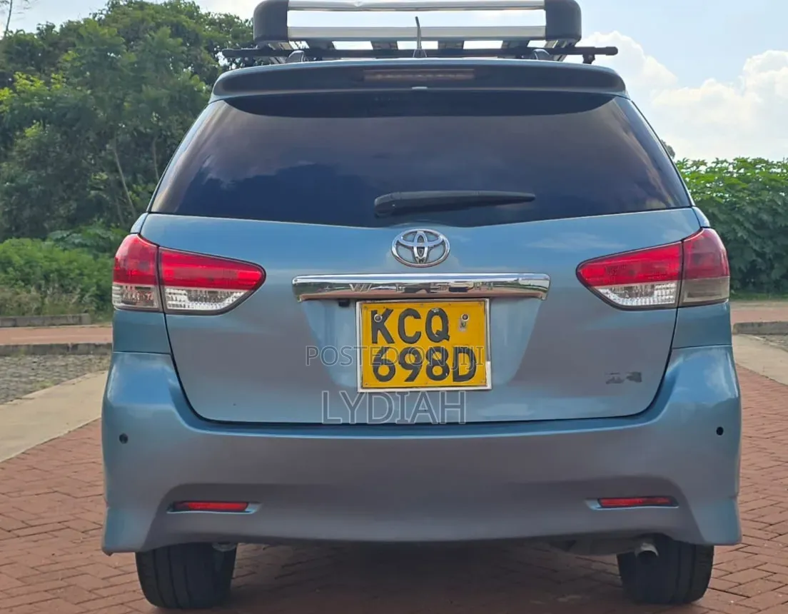Toyota Wish 2011 Blue