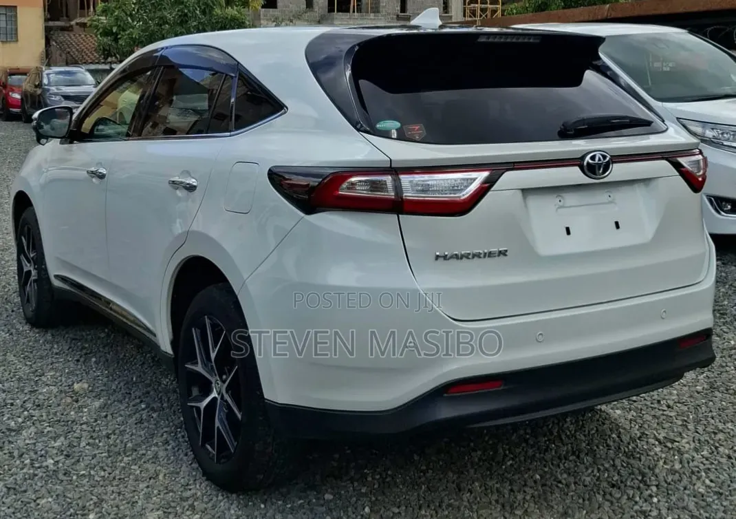 Toyota Harrier 2.0 4WD 2019 White