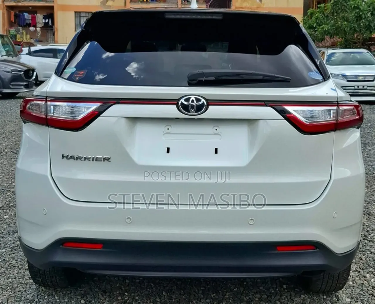 Toyota Harrier 2.0 4WD 2019 White
