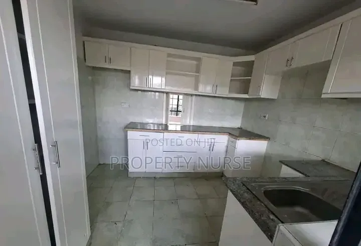 4bdrm Townhouse / Terrace in Gateway Mall Area for rent