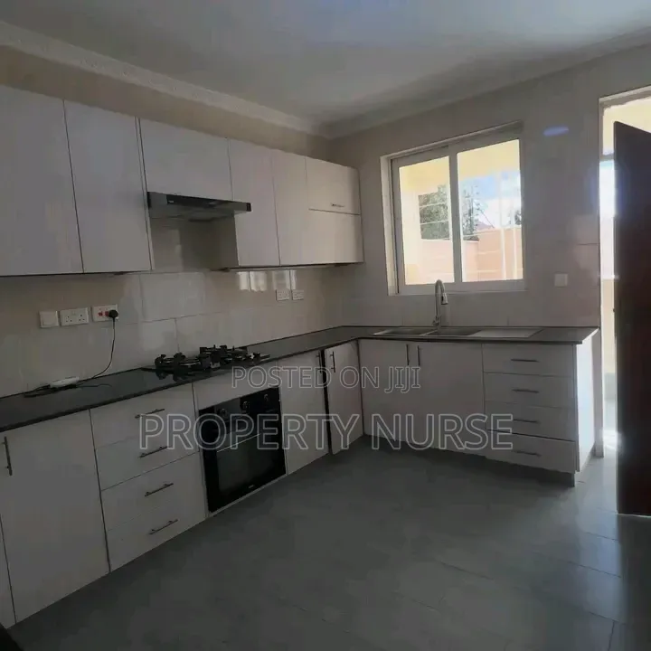 4bdrm Maisonette in Gateway Mall Area for sale