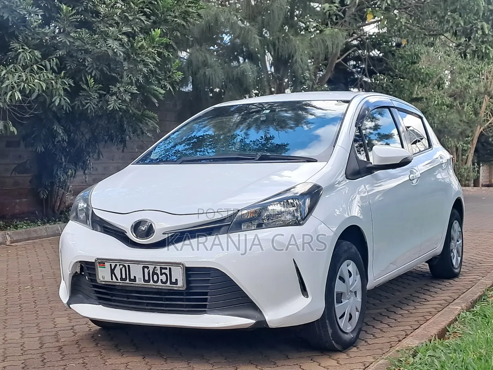 Toyota Vitz 2015 White