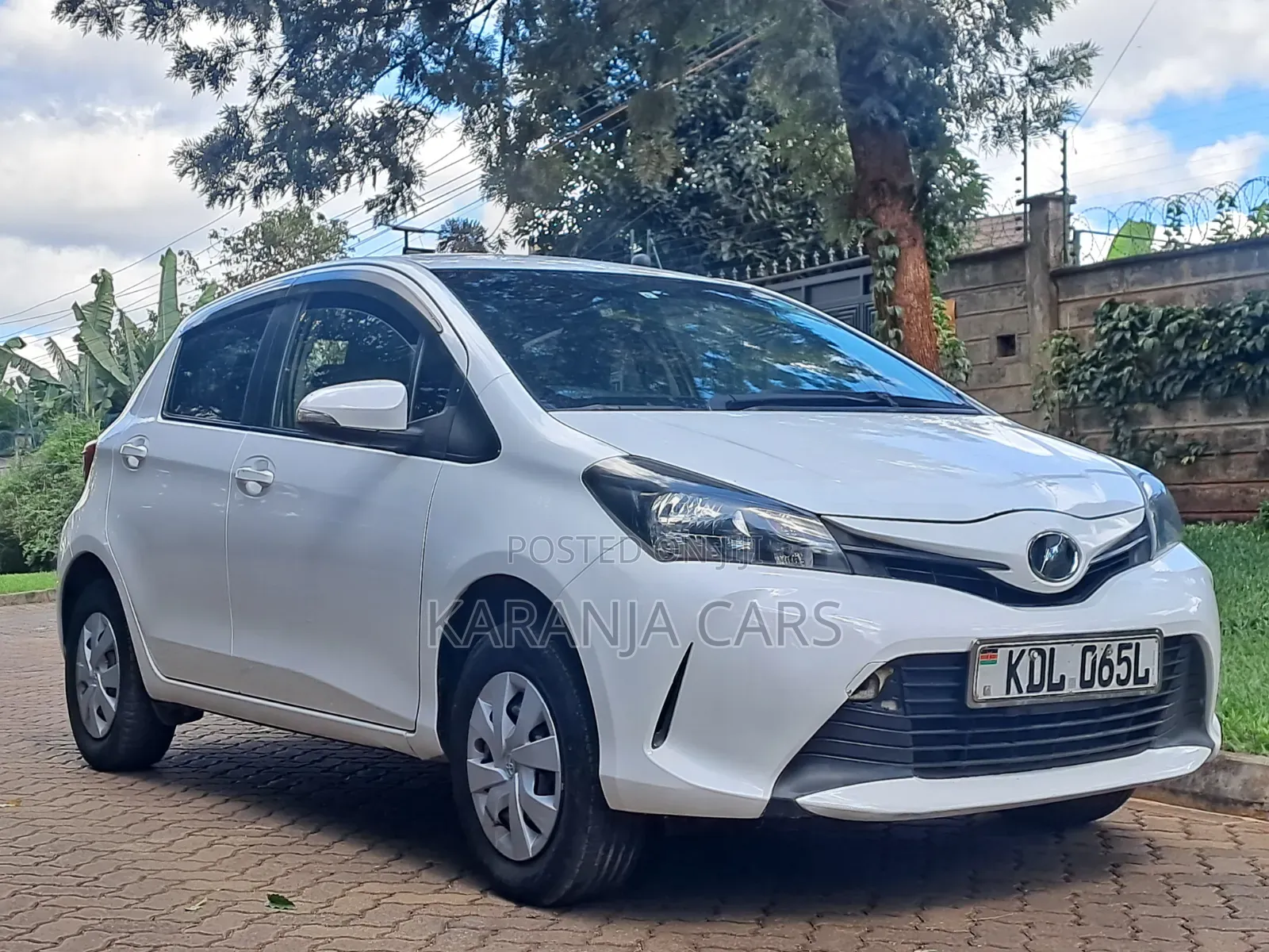 Toyota Vitz 2015 White
