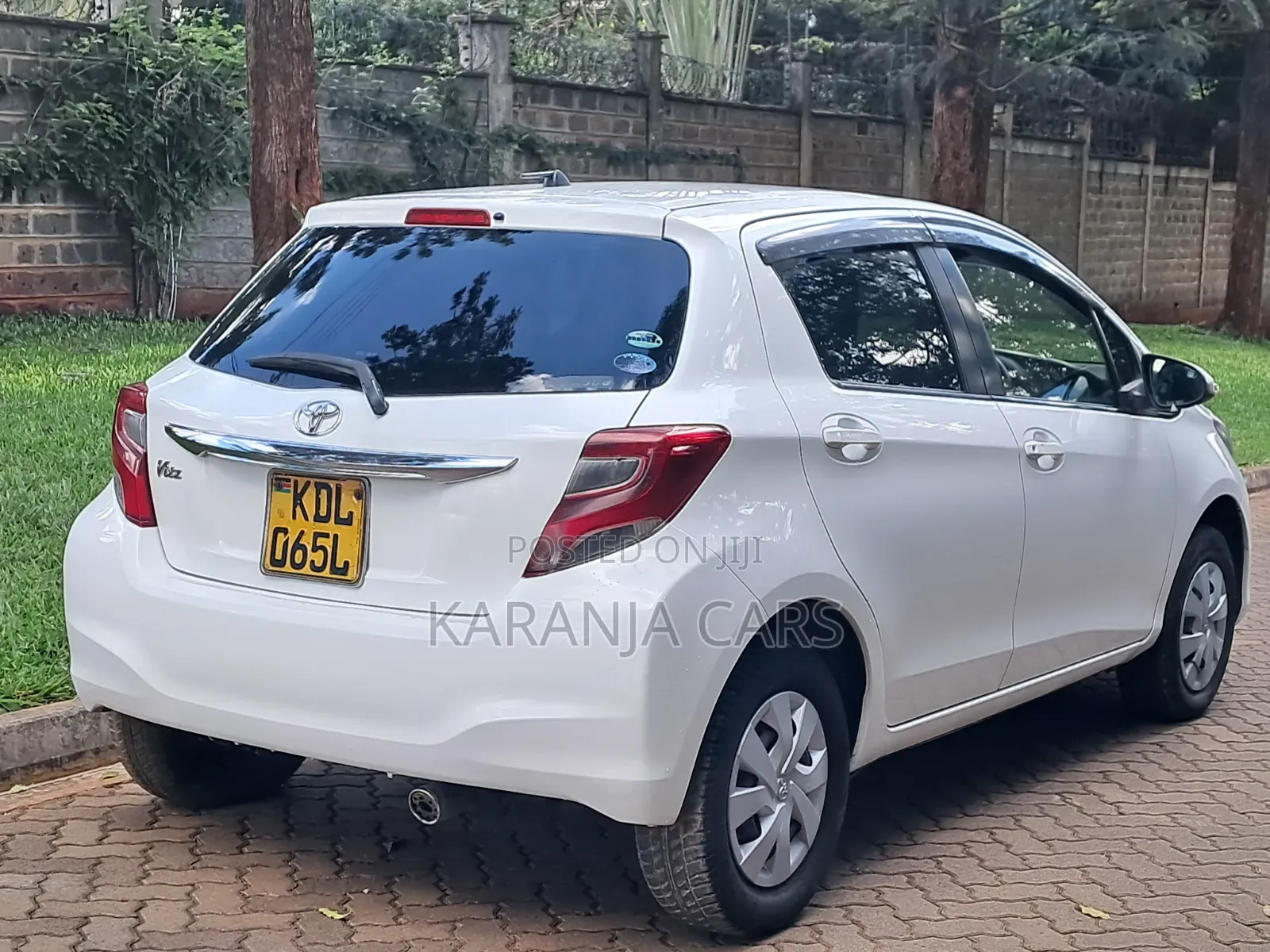 Toyota Vitz 2015 White