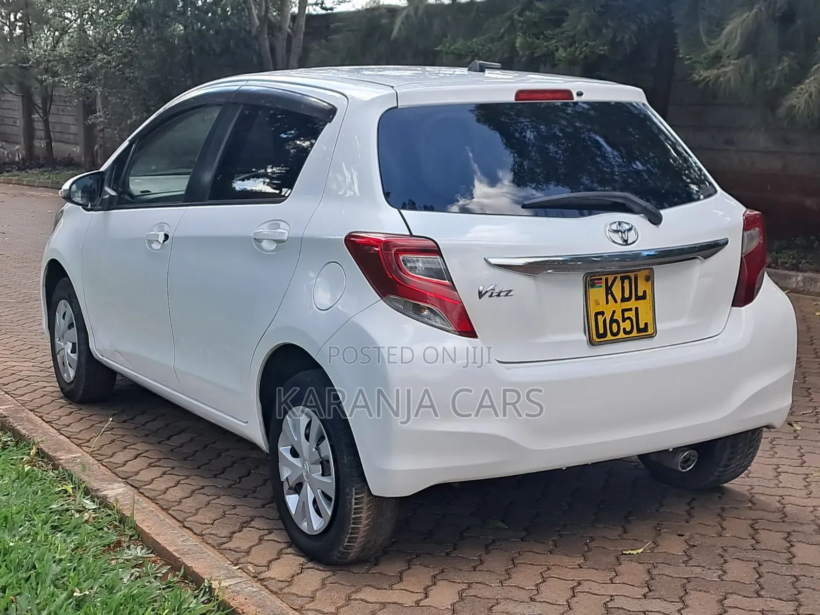 Toyota Vitz 2015 White