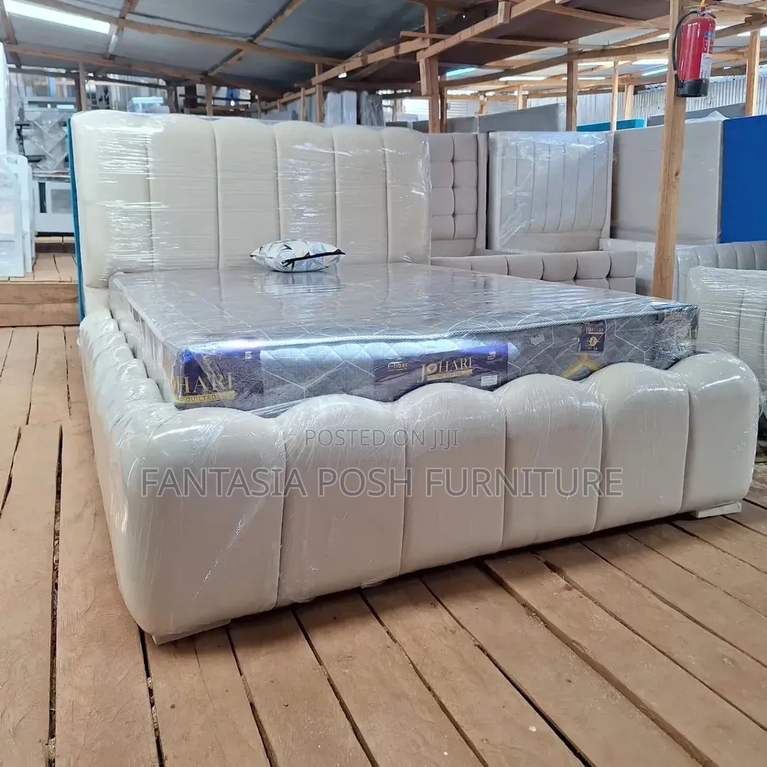 Cream Bubble Bed Size 5 by 6 + Mattress