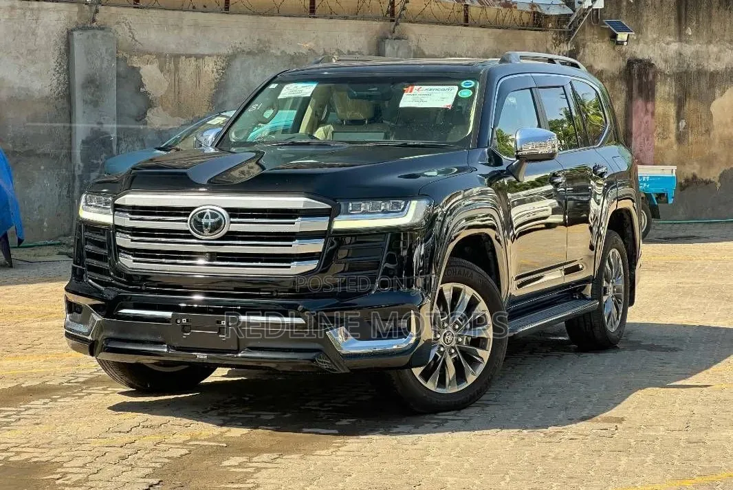 Toyota Land Cruiser LC300 2024 Black