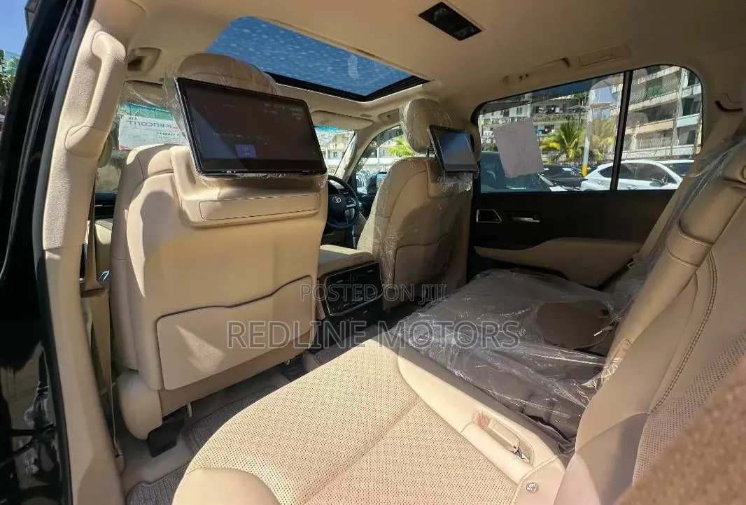 Toyota Land Cruiser LC300 2024 Black