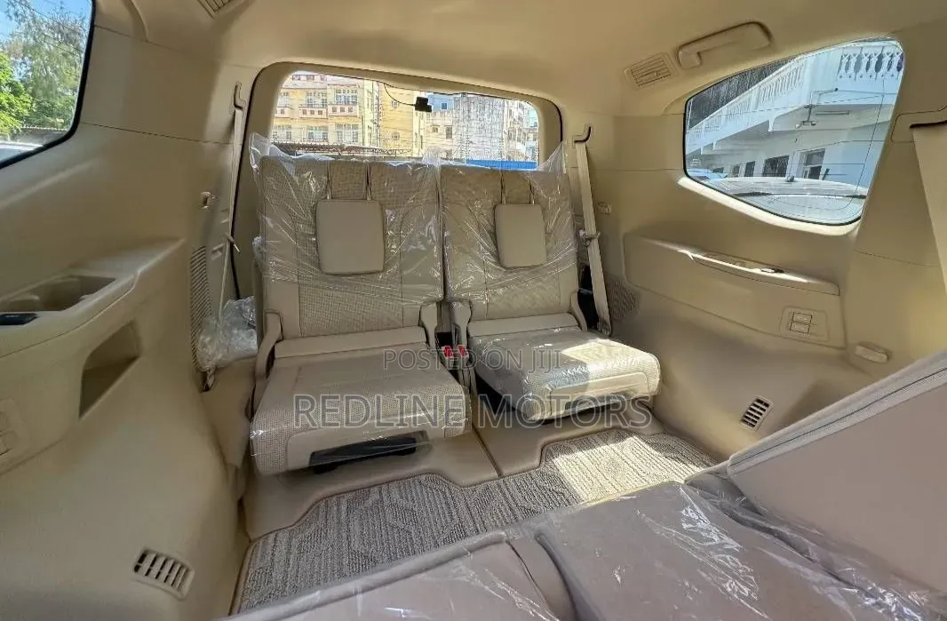 Toyota Land Cruiser LC300 2024 Black