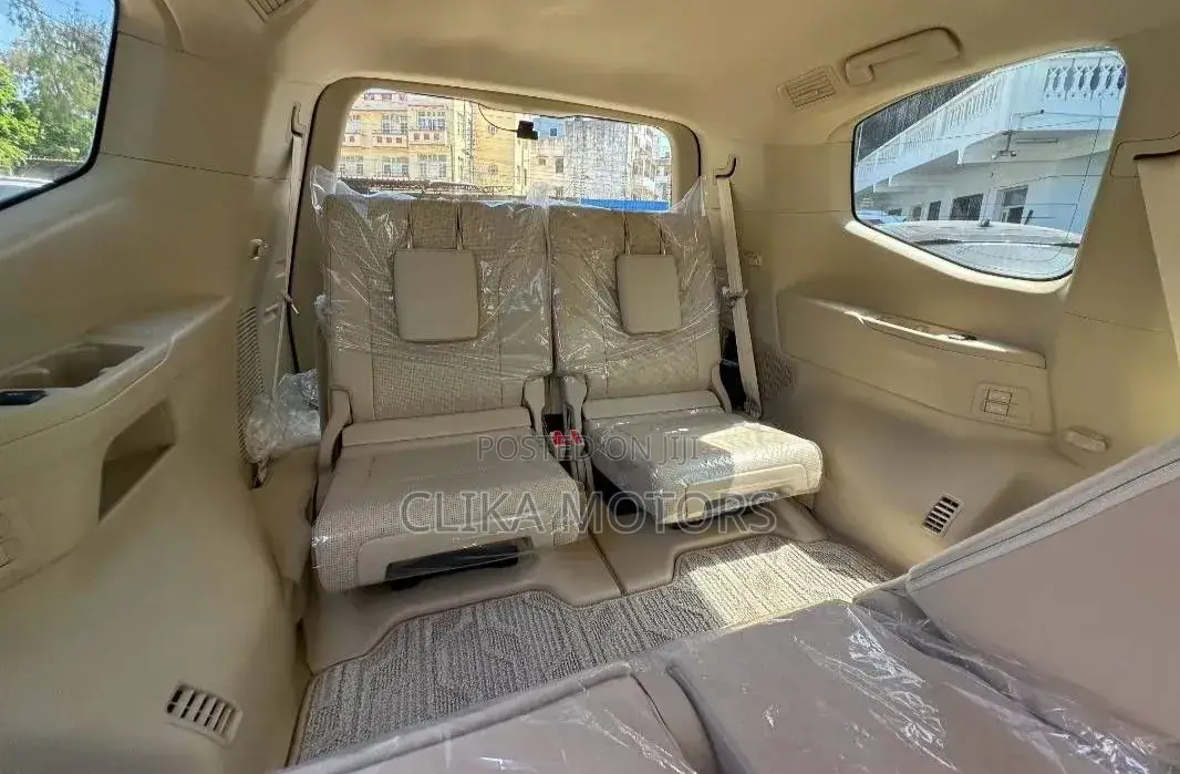 Toyota Land Cruiser LC300 2024 Black